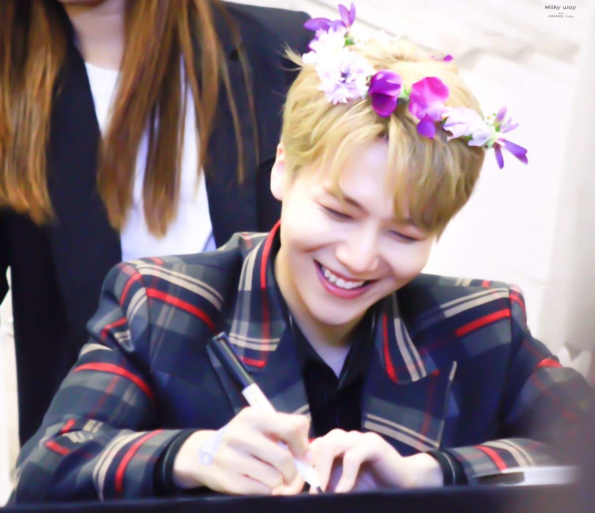 hourlyjinho's tweet photo. https://t.co/4T9RL2OruJ