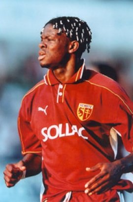 Happy Birthday to Louis Saha!!

Bon Anniversaire   