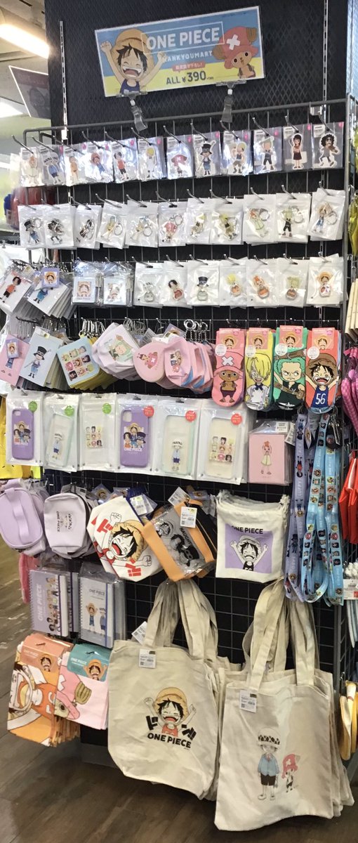サンキューマート原宿竹下通り店 Pa Twitter 商品紹介 One Piece ワンピース サンキューマート よりコラボ商品のご紹介です ポーチ 鏡 タオル 靴下 スマホケース スマホリング ステッカー トートバッグetc などなどたくさんのかっわ