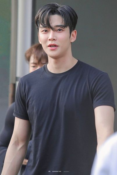 ((middle line)) @SF9official  #SF9    #에스에프나인    #9loryUS    #여름향기가날춤추게해    #SummerBreeze  