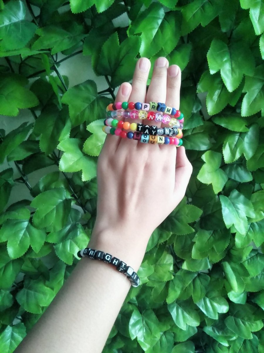 riuuuriu's tweet photo. Gelang nama manik maninya guyssss!!!!!!!! https://t.co/2615BRczQU