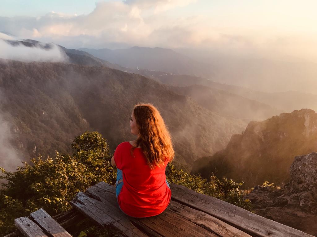 Kader; yolun tamamını değil, sadece yol ayrımlarını verir. Güzergâh bellidir.
Ama tüm dönemeç ve sapaklar yolcuya aittir.
Öyleyse, ne hayatın hâkimisin, ne de hayat karşısında çaresiz.

Şems-i Tebrîzî

#doğadaolmak #trekking #trekkingturkey #travelphotography