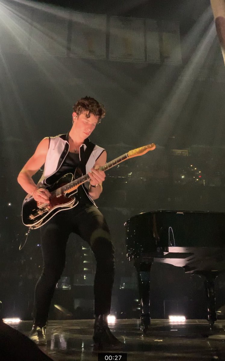happy 22nd to my favorite person in the whole world!! love u always :’) <a href="/ShawnMendes/">Shawn Mendes</a> #HappyBirthdayShawn <3