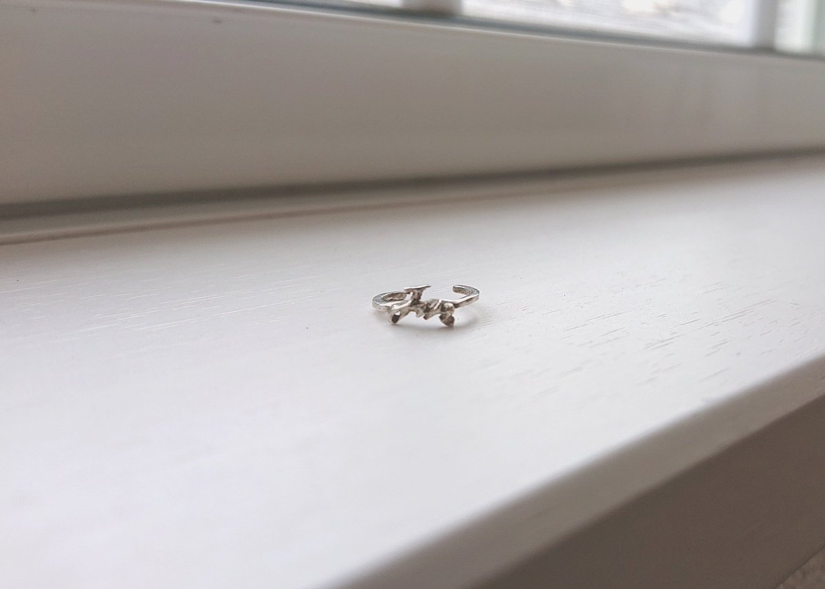 yusuke1347's tweet photo. 【Baby ring】
1歳になった甥っ子に
誕生日プレゼント👶🏻
だいぶ前に作ってたの
おもちゃと一緒に
やっと渡せた😁✌
サイズもピッタリで
バッチリ似合ってるね♪
地金から削りだしてフリーサイズで
作りました💍
オーダーメイドで対応してるので
記念日などのプレゼントに
オススメです♪
#bulletmark https://t.co/XoTCh4cu2G