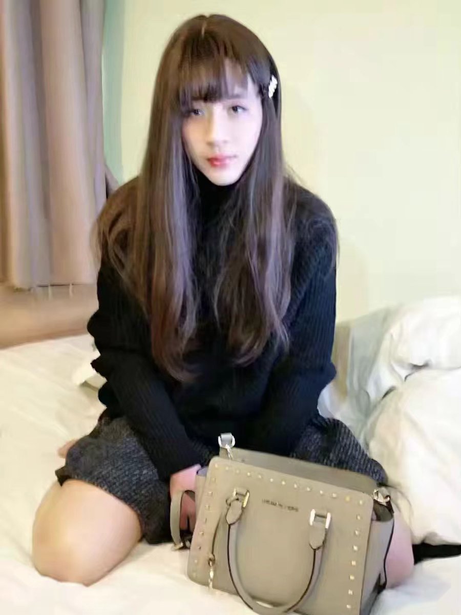XingXinxi's tweet photo. 找到了第一次女装的照片，感觉好居家！有喜欢的嘛，带走我 https://t.co/TBcsr8p0lr