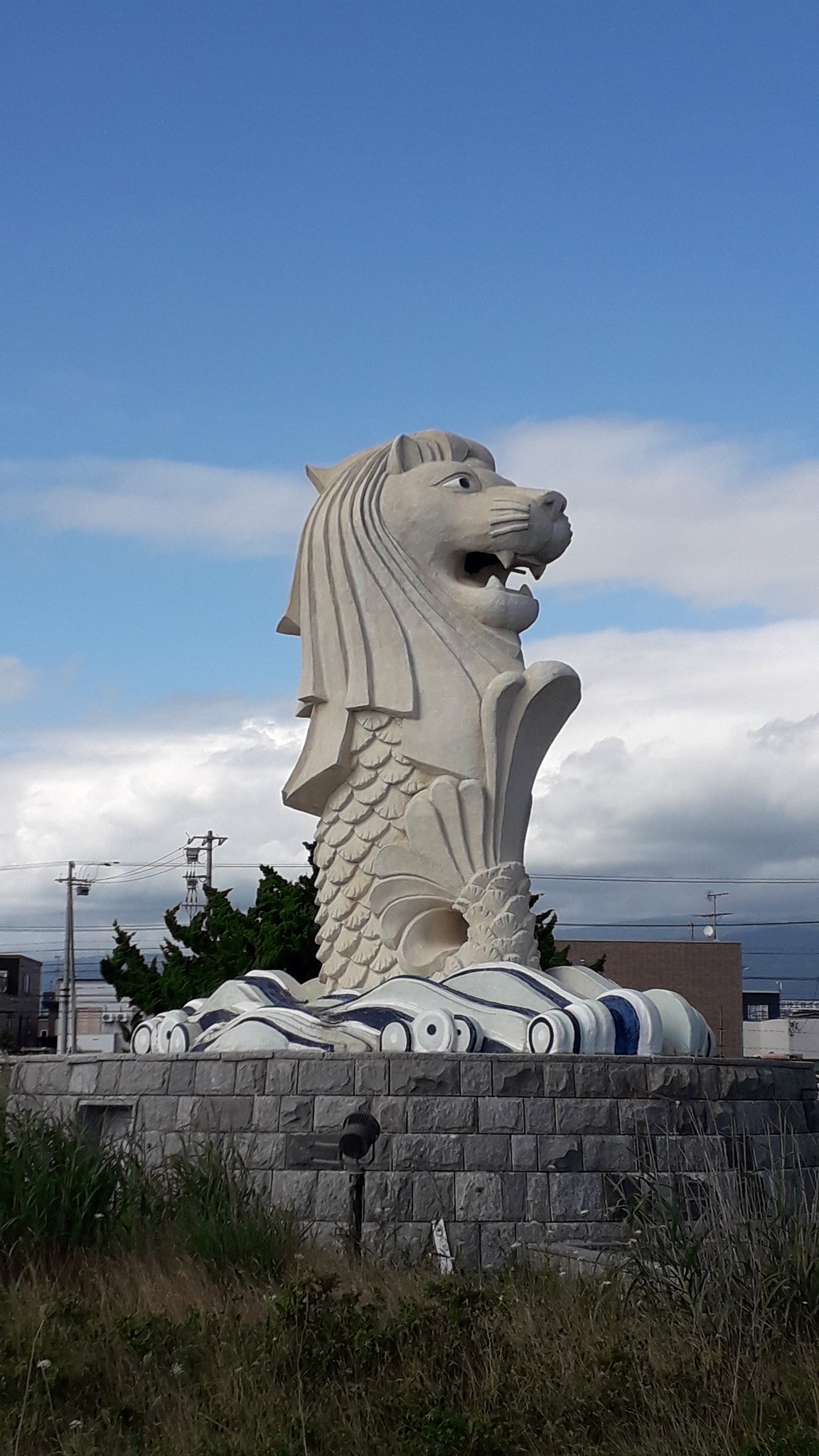 いが たつ こちらのマーライオン 温泉施設の七重浜の湯さん横の駐車場にあります ちなみに温泉の中にも小さなマーライオン がありますよ 函館湾が望める絶景露天風呂入れて5円って最高かよ T Co 9ktjfsb0wj Twitter