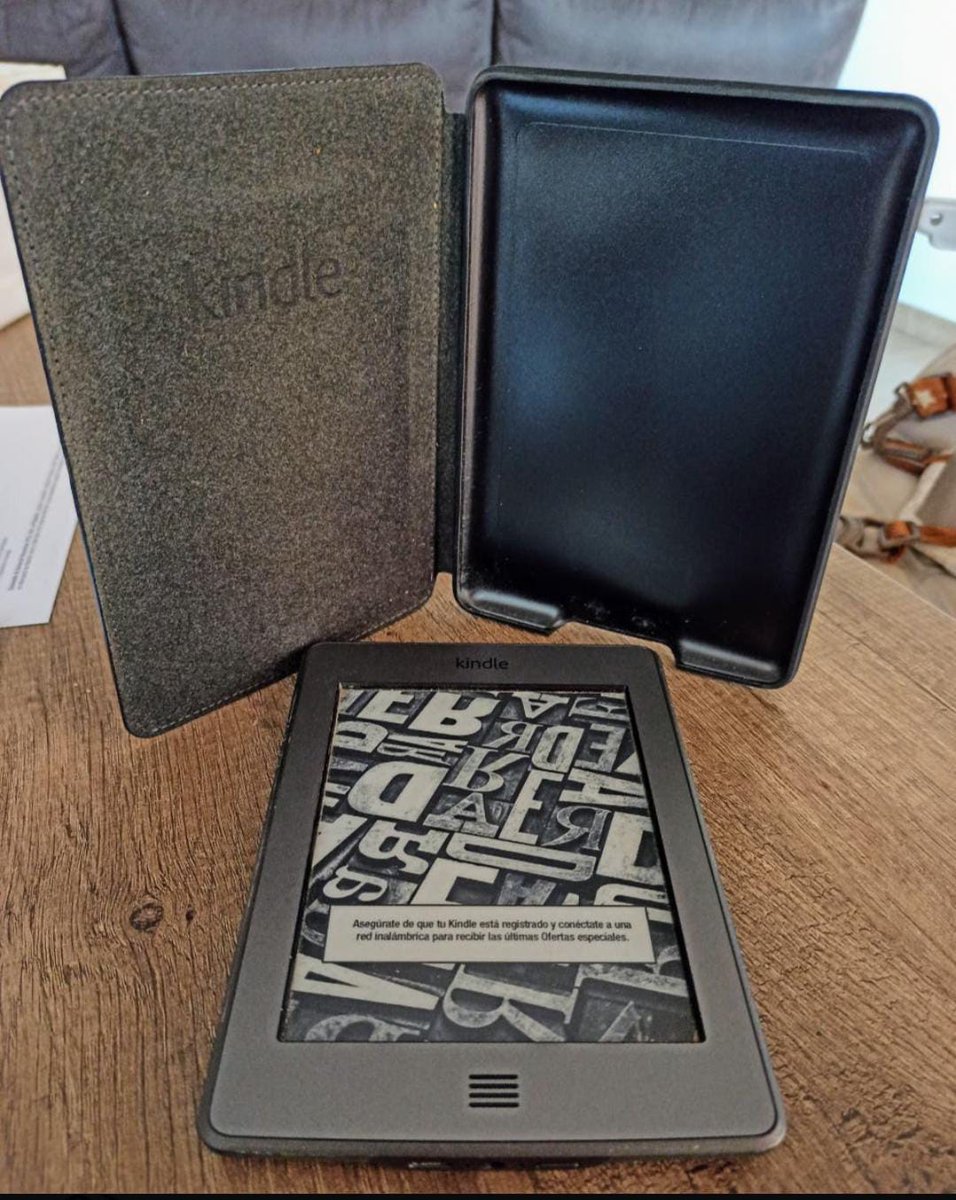 antoniomascaro's tweet photo. Se vende KINDLE TOUCH 4arta generación + funda. Interesados DM https://t.co/96Ff4YbUwn