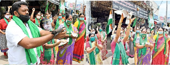 UttarandhraNow's tweet photo. తెలుగుదేశం పార్టీ కృష్ణా, గుంటూరు ఎమ్మెల్యేలు, ఎంపీలు రాజీనామా చేసి అమరావతి మీద వాళ్లకు ఉన్న నిబద్ధత చాటుకోచాలి అని చంద్రబాబు కు పోరాట సమితి డిమాండ్! 
#TDPTwitter #ExposeCBN https://t.co/2A7ql1K5Iq