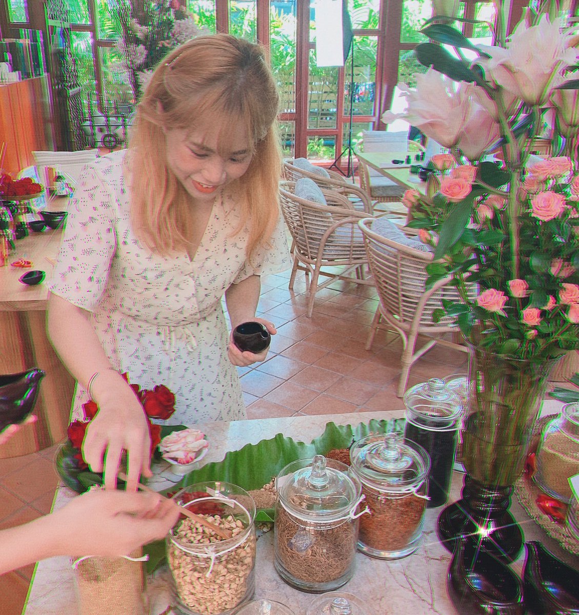 MyKtbelle's tweet photo. ก่อนเข้าห้องสปาเตื้องไปทำลูกปะคบมาด้วย เลือกเกลือเลือกกลิ่นที่เราชอบ มาทำลูกปะคบสูตรที่เราต้องการจะเน้นดูแล อันนี้เตื้องชอบมาก ทางเราเป็นคนติดอโรม่ามากๆๆๆๆ ประทับใจที่สุด https://t.co/5HBxMjgOaK