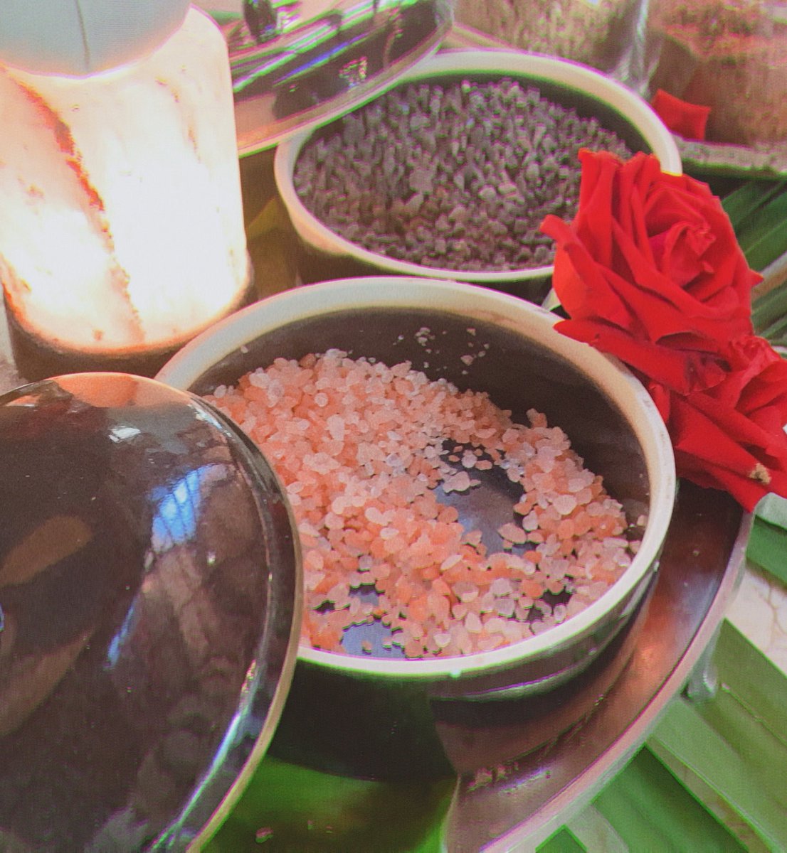 ก่อนเข้าห้องสปาเตื้องไปทำลูกปะคบมาด้วย เลือกเกลือเลือกกลิ่นที่เราชอบ มาทำลูกปะคบสูตรที่เราต้องการจะเน้นดูแล อันนี้เตื้องชอบมาก ทางเราเป็นคนติดอโรม่ามากๆๆๆๆ ประทับใจที่สุด