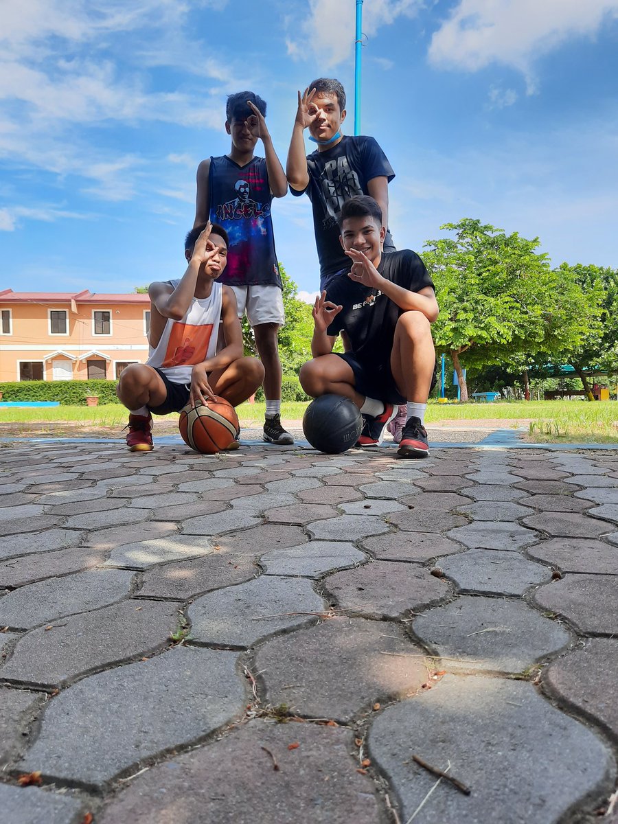 rafaelfuertez19's tweet photo. Nakakamiss :( @crlmgtls5 @CarumbaJoshua @patrickgenelazo https://t.co/krgxEOKJaM