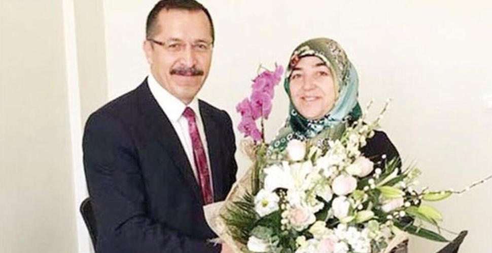 KararHaber's tweet photo. Pamukkale Üniversitesi Rektörü Hüseyin Bağ'ın açtığı ilandaki kriterleri karşılayan tek kişi eşi oldu. Bağ, daha önce de iki defa eşinin atamasını yapmıştı

https://t.co/Ngqj1AEdsN https://t.co/ljC3YAxzWj
