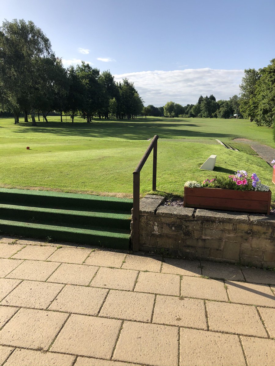 Tee times are available for this afternoon between 15:00-17:00. Fantastic weather for a knock, give us a call on 0115 925 8993 👍⛳️