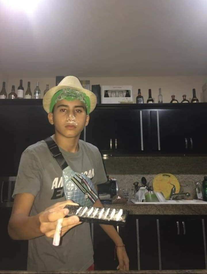 Mãe: Só te deixo sair se o Rafael for
O Rafael: