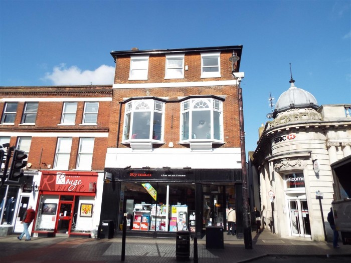 DanielsStAlbans's tweet photo. Fully furnished apartment
Beautifully restored communal entrance
Keyless fob entry and video system
Private inner hallway
Open plan living room/ kitchen

To Let: £1,025 PCM | Pudding Lane, St Albans, Hertfordshire

View property details - click here: https://t.co/qYZFxrNCM2? https://t.co/09ztsYGUdx