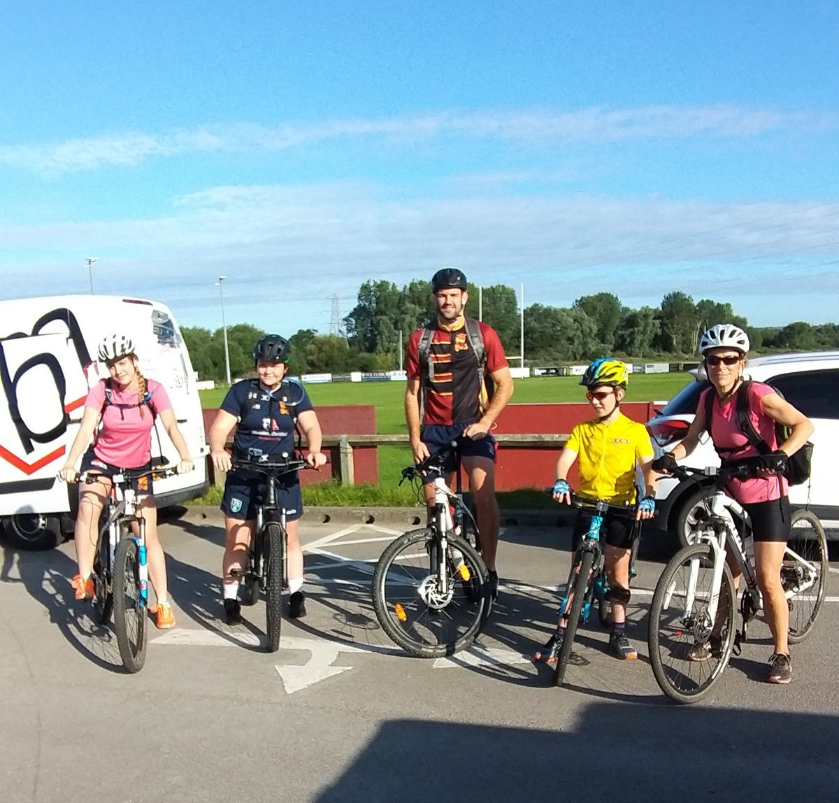 sandalrufc's tweet image. Group 6 of the 40 mile Wakefield Wheel bike ride have set off! 
We saw the 100mile groups leaving and wish them all the luck with their bike ride. Route is Sandal to Selby, then onto Pocklington &amp;amp; back down to Sandal Rufc this afternoon. 💪🚵‍♂️🚴‍♀️