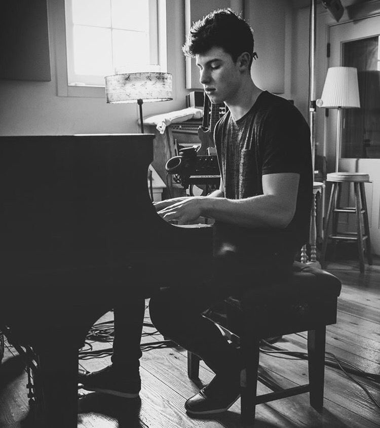 He is 22 wth! #Shawns22ndBirthday #ShawnMendesIsLovedParty