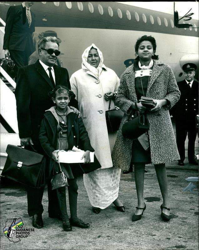 PastSudan's tweet photo. الأديب والدبلوماسي الراحل جمال محمد أحمد يصل الي لندن لتولي منصب سفير السودان لدي انجلترا . الصورة بمطار هيثرو في يوم 20 أكتوبر 1965م ويظهر مع سعادة السفير السيدة حرمه وبناته علوية (16 سنة) وعلياء (6 سنوات) .. https://t.co/37HPTChA1s