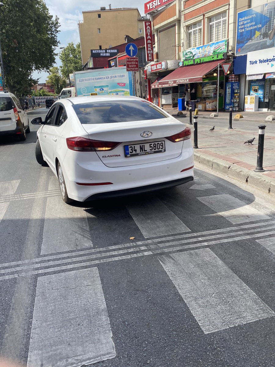 CirkinBeyoglu's tweet photo. Yaya geçidi (!) Adres; Camiikebir, Bülent Demir Cd. No:51, Beyoğlu @Kaldurum_hali @ismgedik @TrafikEgm @EmniyetGM @BeyogluBld @ibbBeyazmasa @istanbulbld @haydaraliyildiz @ekrem_imamoglu @turkeydisabled https://t.co/A2KtNdpZm4