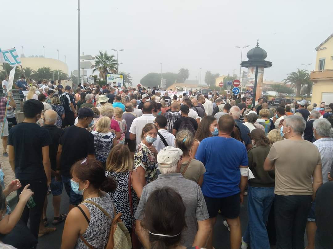 FrenchLivesM's tweet photo. Bravo aux habitants de Palavas-les-Flots qui ont eu le courage de manifester hier contre les méfaits de la #racaille. https://t.co/arqoDKWYR0