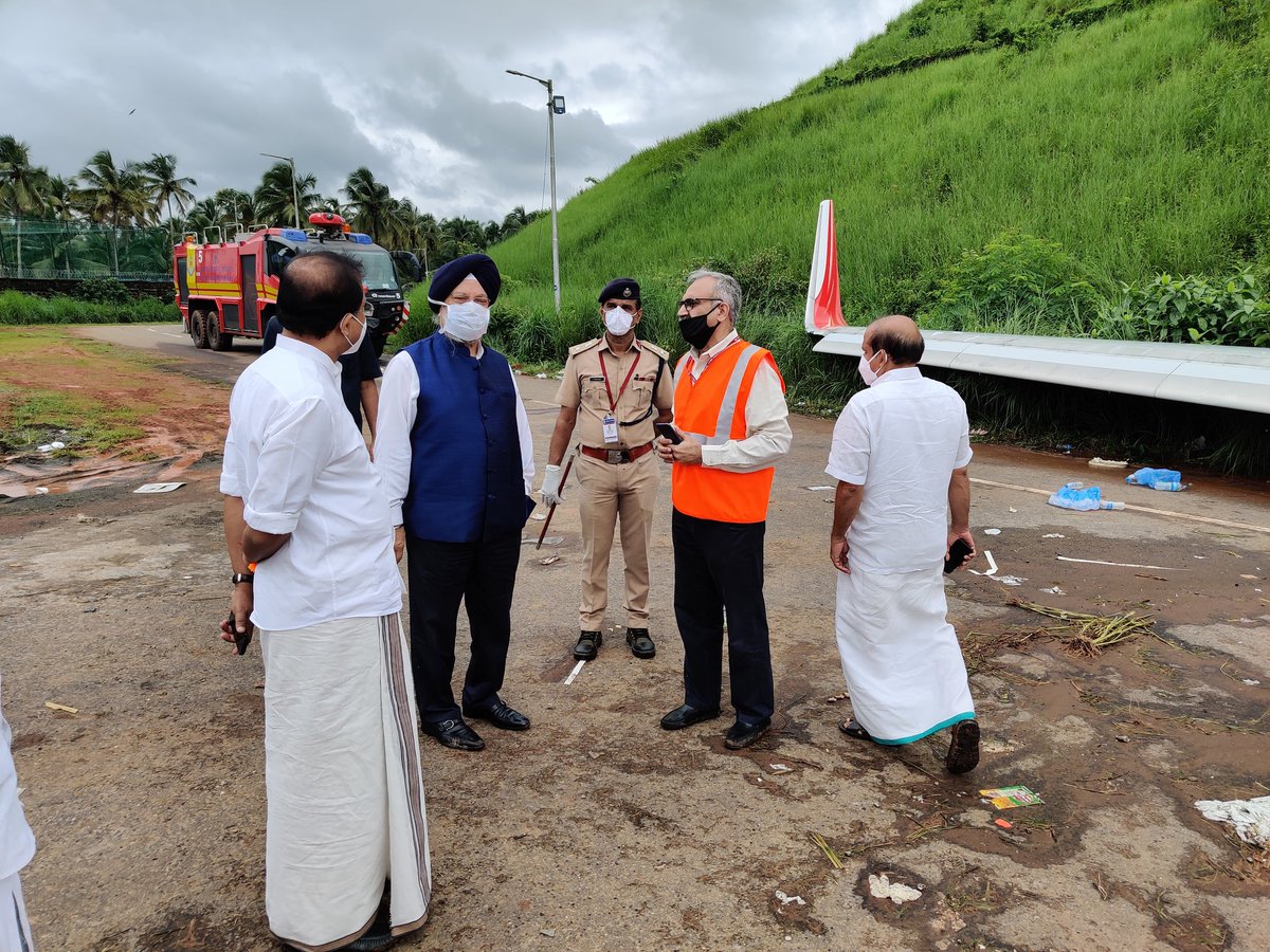 HardeepSPuri's tweet photo. ഇന്നലെ വൈകുന്നേരം കോഴിക്കോട് നടന്ന @FlyWithIX ഫ്ലൈറ്റ് നംബർ IX-1344 ഉൾപ്പെട്ട വിമാനാപകടത്തിൽ ജീവൻ നഷ്ടപ്പെട്ട 18 പേരുടെ കുടുംബാംഗങ്ങൾക്കും സുഹൃത്തുക്കൾക്കും വേണ്ടി എന്റെ ഹൃദയം വിങ്ങുന്നു, ഒപ്പം എന്റെ ആത്മാർഥമായ അനുശോചനം അറിയിക്കുന്നു.

അപകടത്തിനുള്ള കാരണങ്ങൾ അന്വേഷിച്ചുവരികയാണ്. https://t.co/Zvr8li5dN7