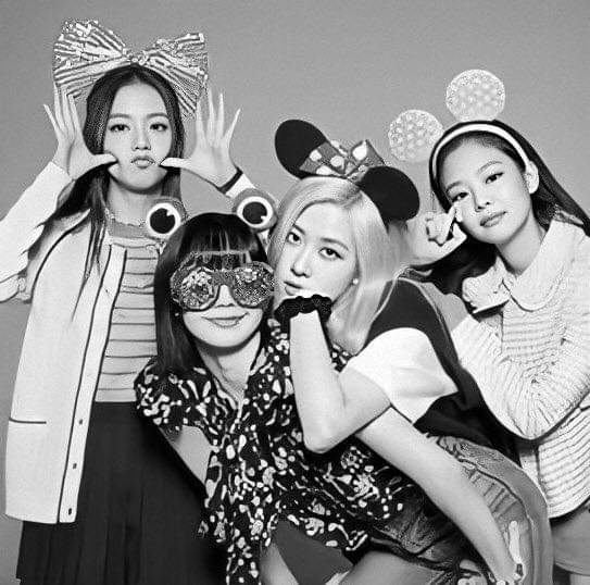 unknownprik's tweet photo. Always. Forever. @ygofficialblink 

#BLACKPINK4thAnniversary 
#FOUReverWithBLACKPINK https://t.co/gNmsdGFAqZ
