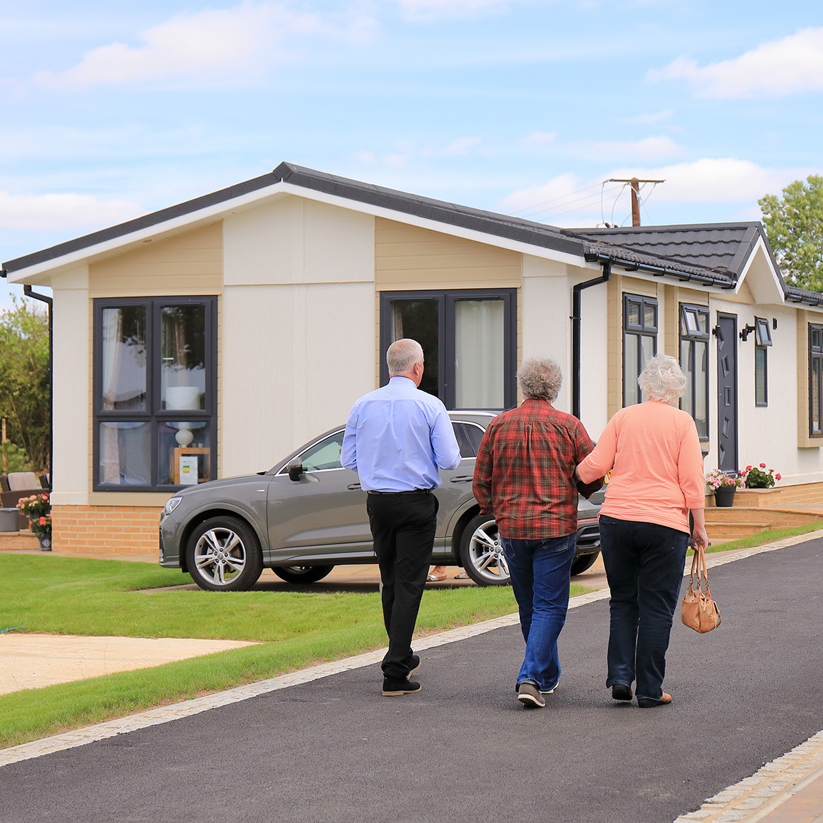 Serenity_Parks's tweet photo. Our open weekend at Kingsdown Meadow is well underway.  We are here from 10am to 6pm this Saturday and Sunday if you'd like to visit us.

#KingsdownMeadow #ResidentialPark #Sevenoaks #Kent #ParkHomeLiving #ShowHomes #OpenWeekend https://t.co/8kh2i0lXyE