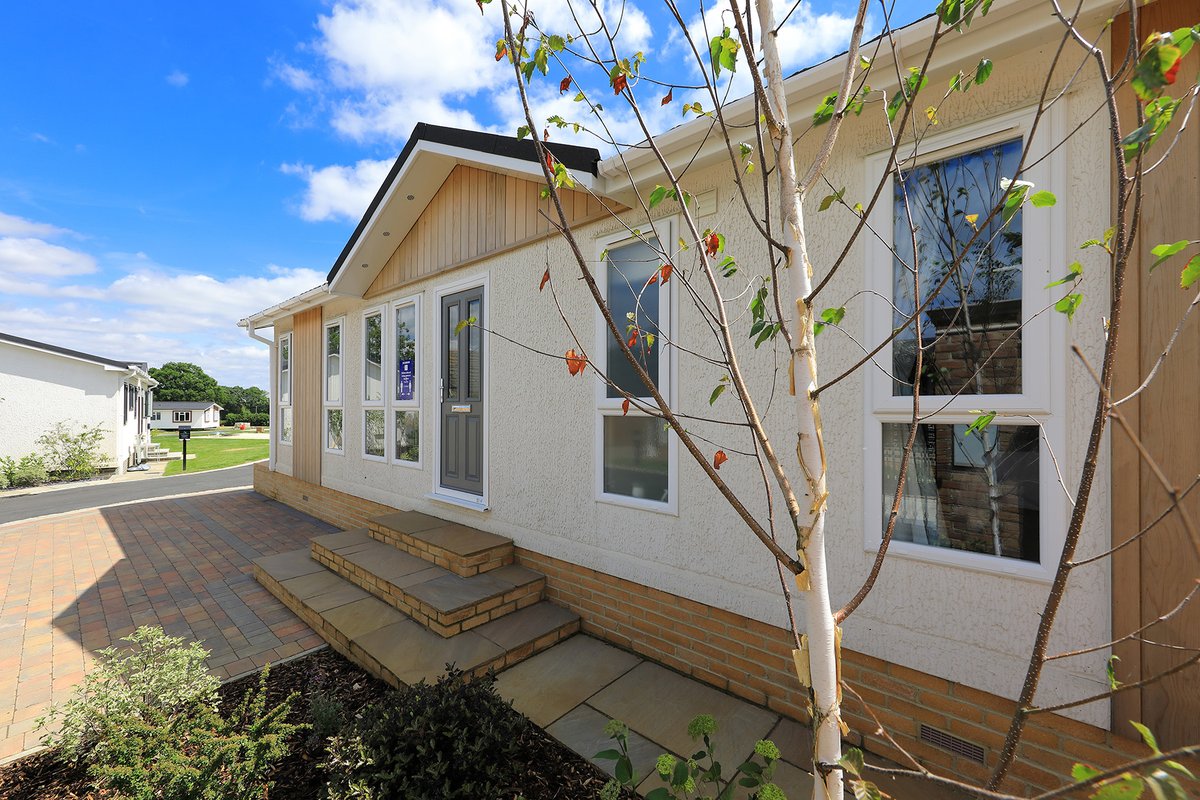 Serenity_Parks's tweet photo. Our open weekend at Kingsdown Meadow is well underway.  We are here from 10am to 6pm this Saturday and Sunday if you'd like to visit us.

#KingsdownMeadow #ResidentialPark #Sevenoaks #Kent #ParkHomeLiving #ShowHomes #OpenWeekend https://t.co/8kh2i0lXyE