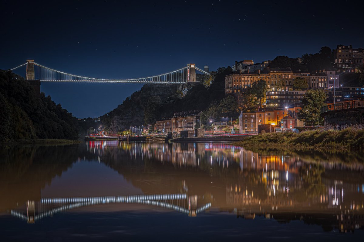 chrispomeroy_05's tweet photo. Had a brilliant night with Thomas Winstone photographing foxes and after we headed to the #Clifton #Suspension #Bridge. https://t.co/gICCvxUt2u