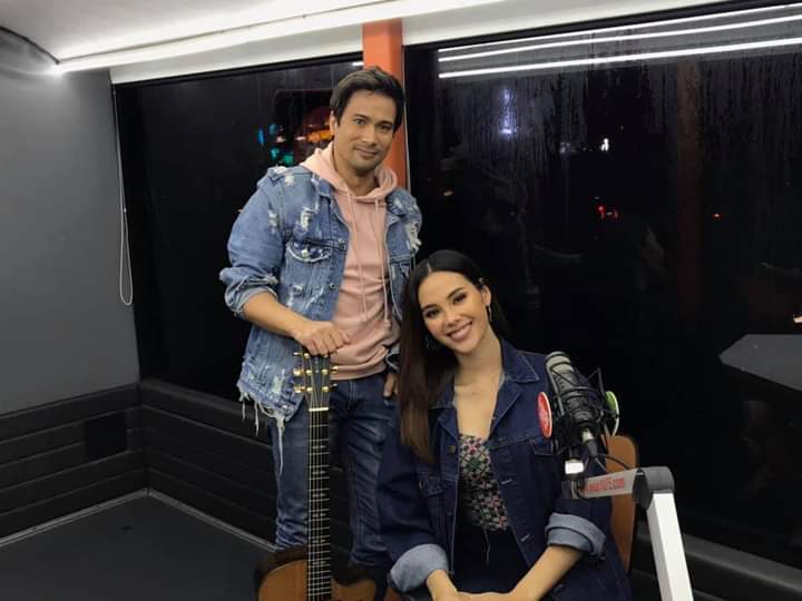 charmojellac's tweet photo. Cat and Sam at Wish Bus 107.5
Soon.✨😍💖 @catrionaelisa ❤ @samuelmilby Love you both.💖🤗

Repost @cornerstone_ofc

#WereInThisTogether❤
#youngfucosph 
#cornerstone
#wish107.5
#catrionagray
#sammilby
#samcat https://t.co/aZ2VdX6o8G