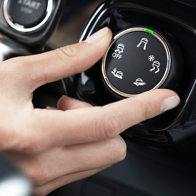 AutosTorrent's tweet photo. ¿Escapadas de #verano a la vista?
Queremos que disfrutes, pero con mucha seguridad y calma. Dale al modo confort gracias al #gripcontrol, que se adapta a cualquier superficie para hacerte la vida más fácil.
¡Y sé feliz al máximo! 🤩
#FelizFinde https://t.co/IsjQ1rPoHt