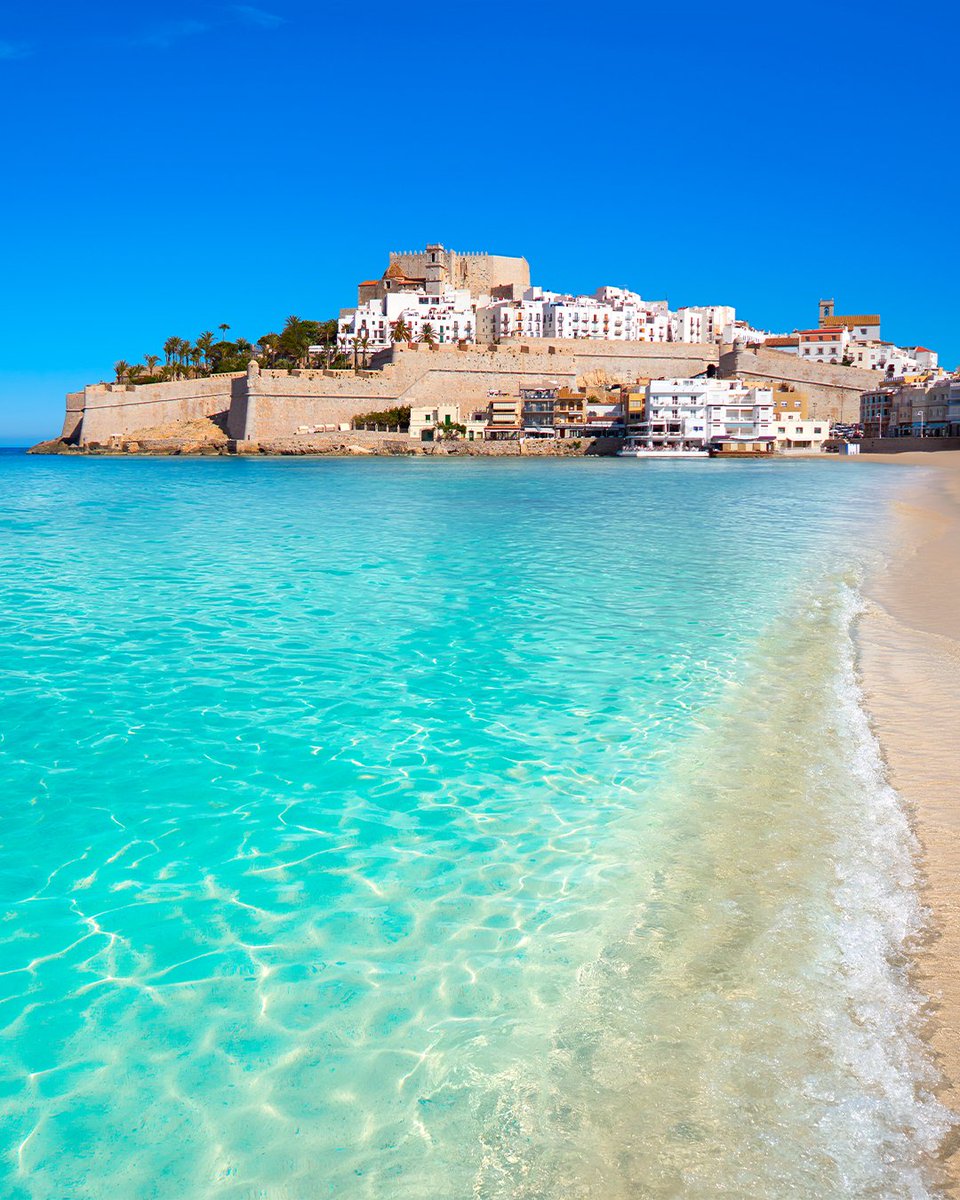 CCSalera's tweet photo. ¿Sabías que Peñíscola es una de las tres ciudades papales del mundo? Además, es conocida por su castillo y murallas del siglo XIV, por la calidad de sus playas y por su buena gastronomía. 🏰🌞🏖️#CCSalera #Salera #Peñíscola #BajoMaestrazgo #Castellón https://t.co/4nXLSIrxr5