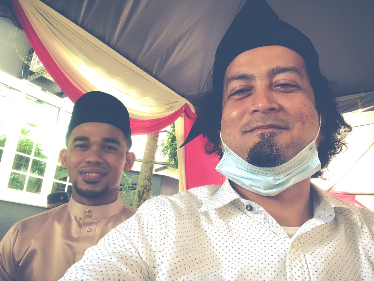 ArifAkarUmbi's tweet photo. Hari ini saya bertugas mengiringi HRH Paduka @ramzijaafarmj Al-Daging ke majlis perkahwinan saing rodong di Jerangau Barat & Losong. Alhamdulillah kesemua pengantin mematuhi SOP yang ditetapkan. Barakallahulakuma 😘🤲🤝
#DemiMim
#SelamatPengantinBaru https://t.co/20BjWBy3pb