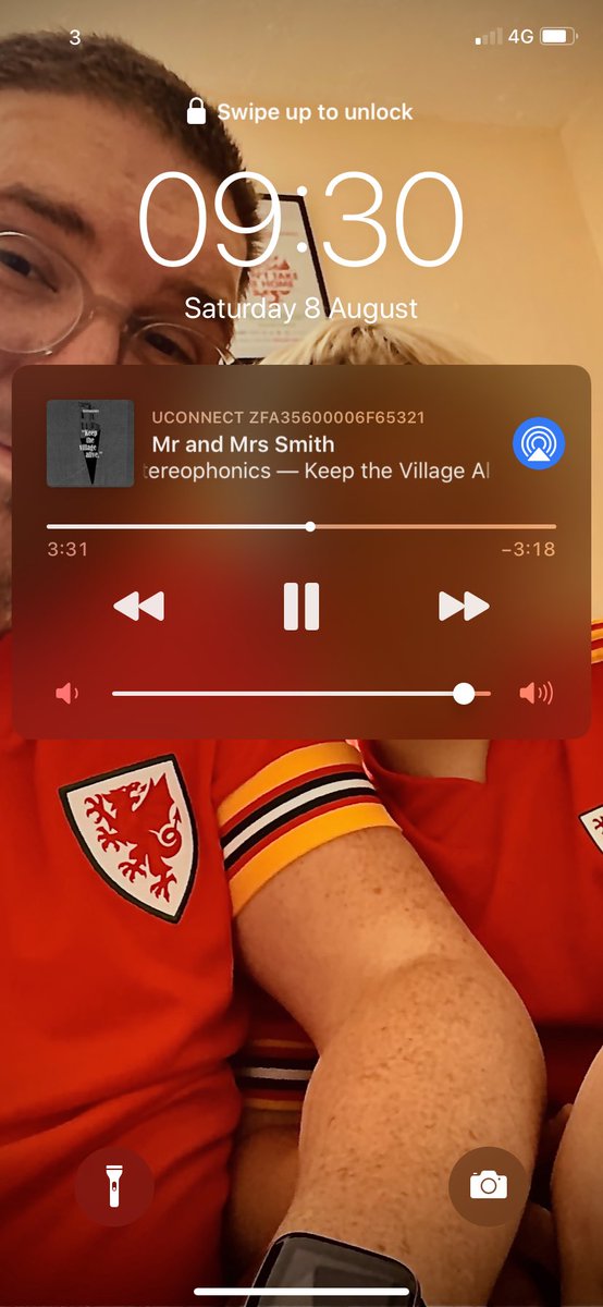 AledWynDavies's tweet photo. If anyone can find me a better drum solo then this from @PopMorrison, then i’ll be shocked @stereophonics #MrAndMrsSmith #BangTheDrums https://t.co/GhEPTYwdri