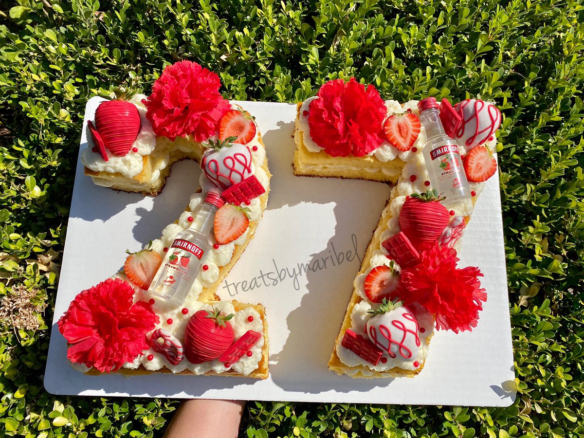 loveemaribel_'s tweet photo. it costs $0.00 to retweet my small business ☺️ I make custom cakes, chocolate covered strawberries, pretzels, oreos, rice krispies &amp; other types of sweet treats!

IG: @ treatsbymaribel https://t.co/SkR2lHWst8
