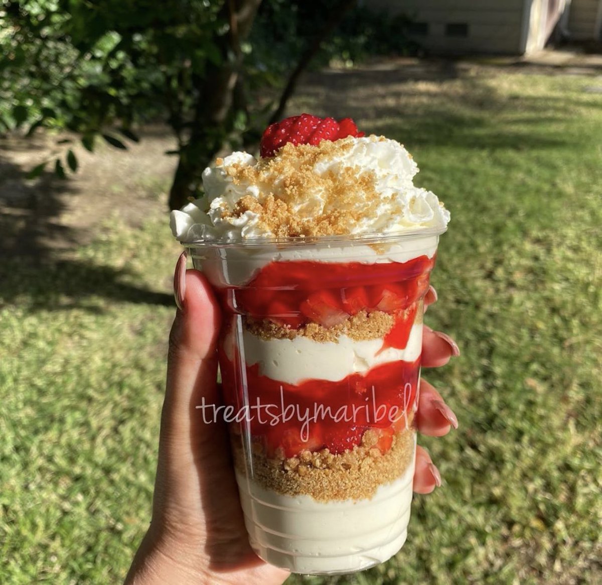loveemaribel_'s tweet photo. it costs $0.00 to retweet my small business ☺️ I make custom cakes, chocolate covered strawberries, pretzels, oreos, rice krispies &amp; other types of sweet treats!

IG: @ treatsbymaribel https://t.co/SkR2lHWst8