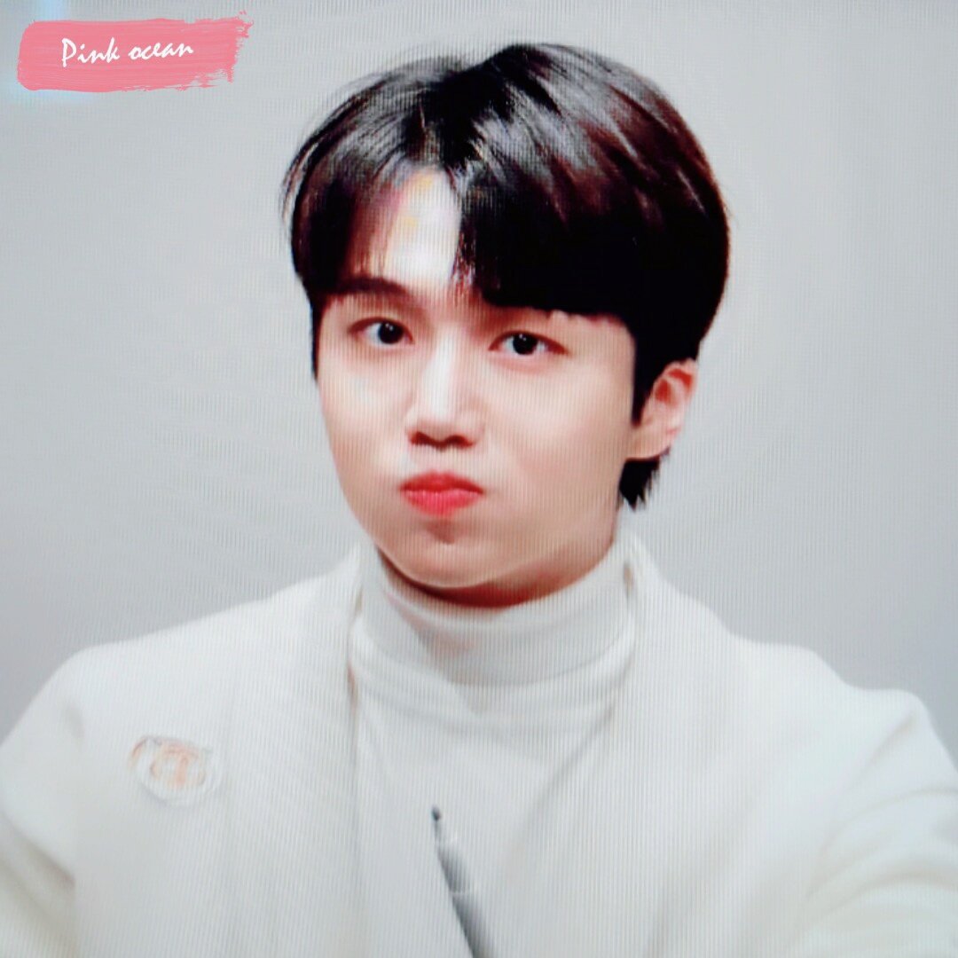 hourlyjinho's tweet photo. https://t.co/3opMBC3rQG
