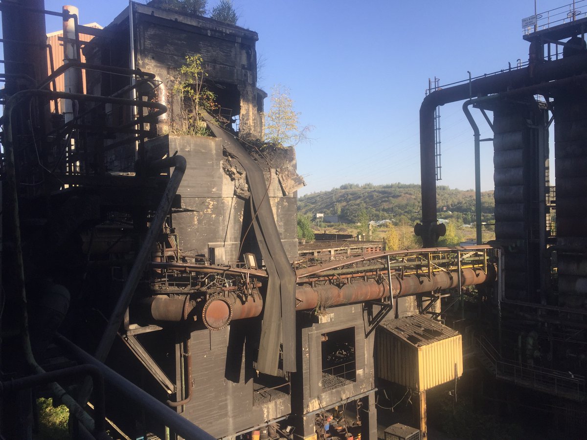 teunvoeten's tweet photo. @DonArturito Kuddevolk In overbevolkt land. Ik zit lekker in #Charleroi industrial #DoomScapes te fotograferen, geen tourist te zien! https://t.co/gjCzOvl5zn