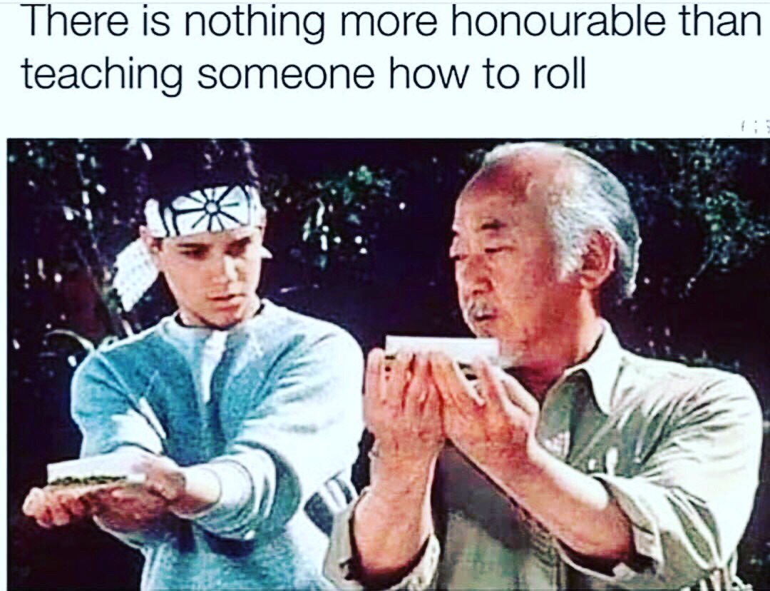 natsolutionzz's tweet photo. Fully stocked on #rollingpapers open all weekend for all your #headshop #essentials #shatterday #shatterdaze #stonerfam #CannabisCommunity https://t.co/N6lhWTO6Zm