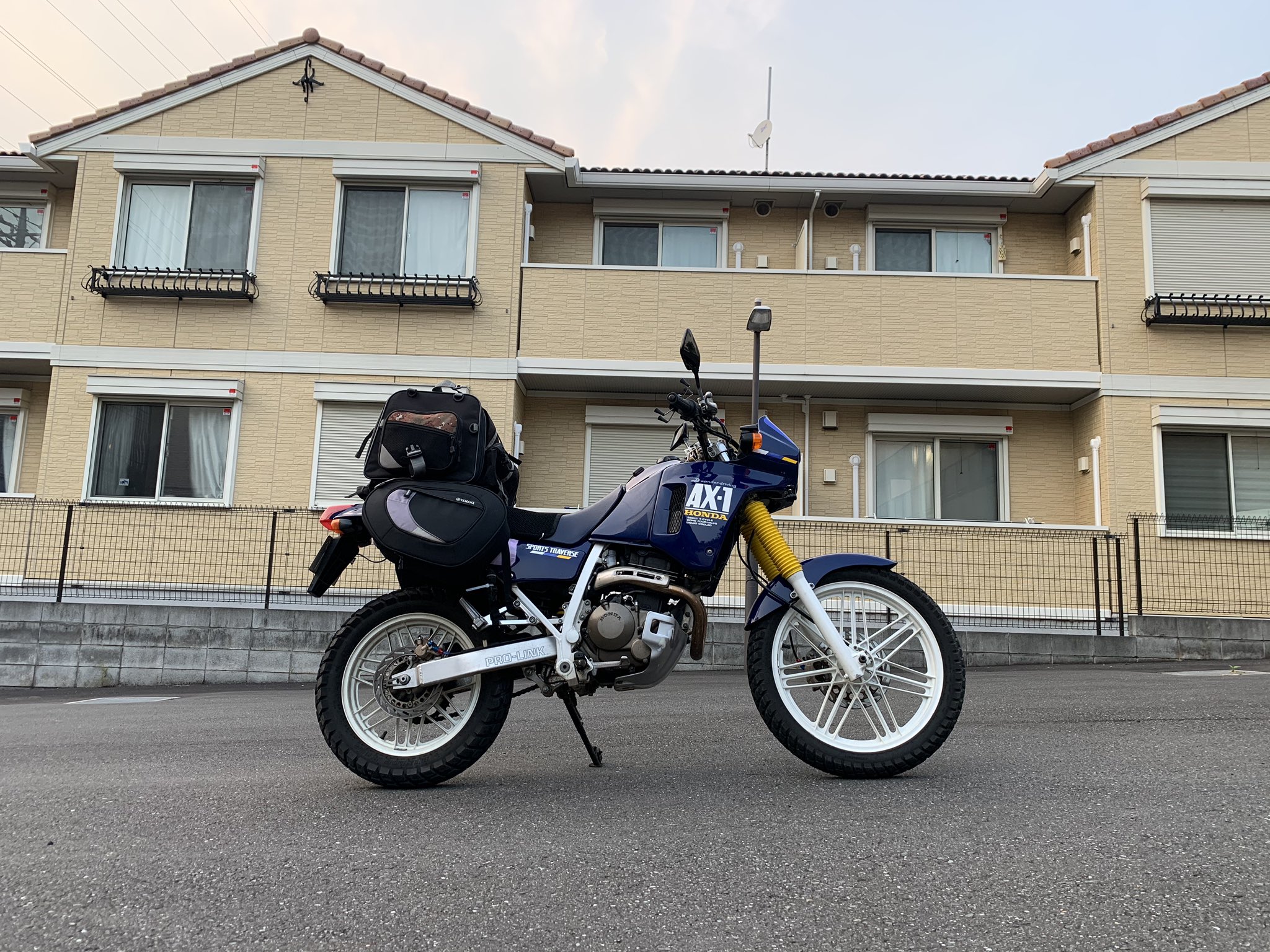 のまのバイク Twitterren Ax 1キャンツー仕様 ミュルサンヌ謹製カーボンマフラーガードのおかげでサイドバッグ付けられたので 積載量アップ Tanax Hondaax1 T Co Uwr9a9zqy9 Twitter