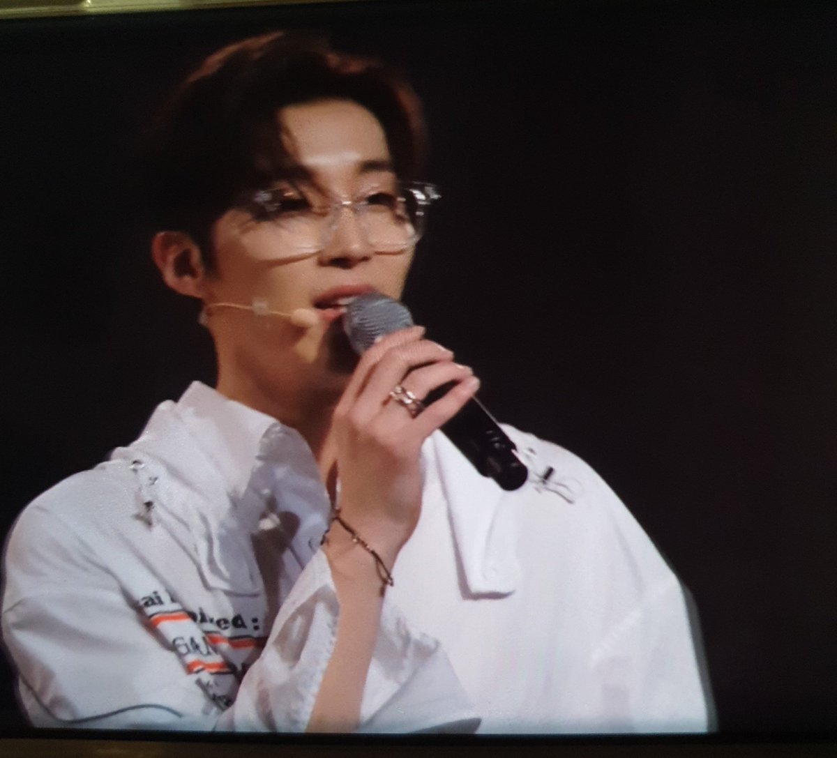 dr3amie's tweet photo. Lmao Jongup's laugh... Even the MC had to laugh.. 😅😅😅 #Jongup #Moonw4lk https://t.co/O65B7s7x3M