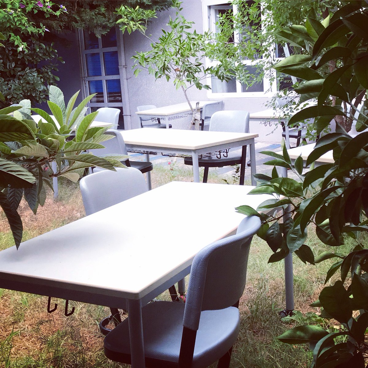 Pandemik açık hava derslikleri.
Loading 😊
#kampüsetiler