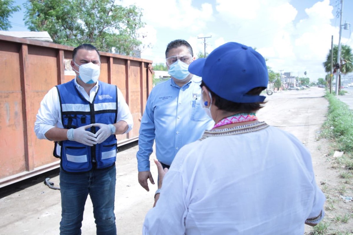 Gerardo_PenaF's tweet photo. ¡Buenos días! En compañía de @GARZADECOSS, instalamos un contenedor de 30m3 en la Col. Las Delicias, una de las más afectadas por las recientes inundaciones de #Hanna, acordando con los vecinos generar corresponsabilidad para concientizar sobre la importancia de #Disponer... /1 https://t.co/OTw2wvMd3S