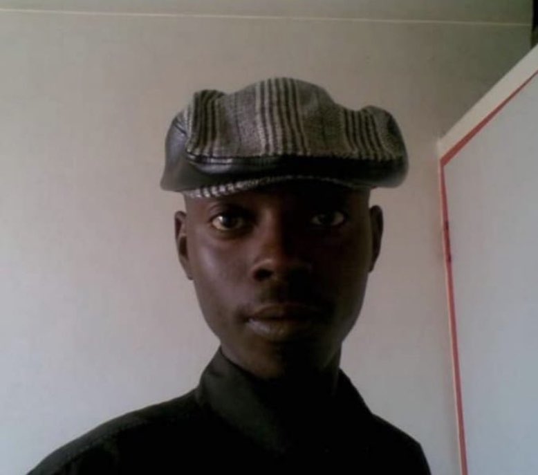 Vokzman's tweet photo. Hi ladies, I’m single and ready to mingle. DM is open 

Caption: https://t.co/q2nFCtrJvH