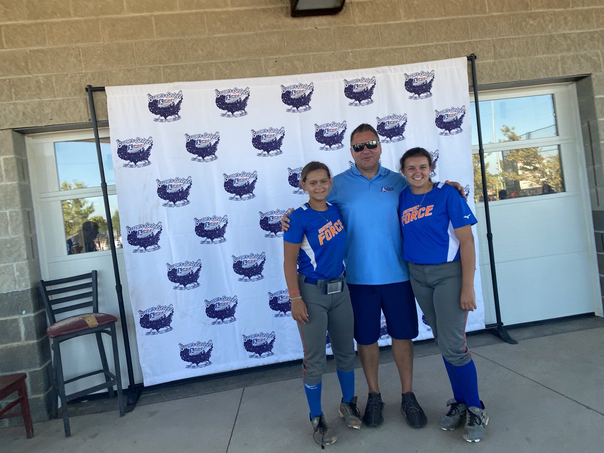 Rookieoftheyea9's tweet photo. Having a great time PGF super select we ❤️🥎 @Rookieoftheyea9 @IHartFastpitch @kimmie737 @coachperkins06 @southerforce08 #lovethegame #sofosoftball #workhardwinbig https://t.co/RYRsK9Poeq