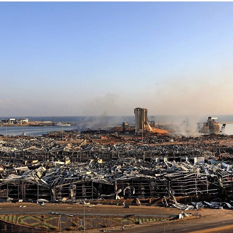 الى كل من يسمي نفسه خارج السلطة من الاحزاب السياسية ويتهم الاخرين بخراب البلد استقيلوا والا كلكم شركاء بهدر دم اللبنانيين، ضربنا الفقر والجوع والمرض واخرتها الكيماوي وما حدا منكن تحرك وجودكن شو نفعوا اذا مش لحماية الناس #استقيلوا #بيروت #لبنان_ينتفض