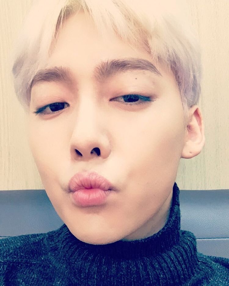 deputyhoony's tweet photo. Inner Circle after putting on Mino’s nivea lip balm https://t.co/53D7MLmijS