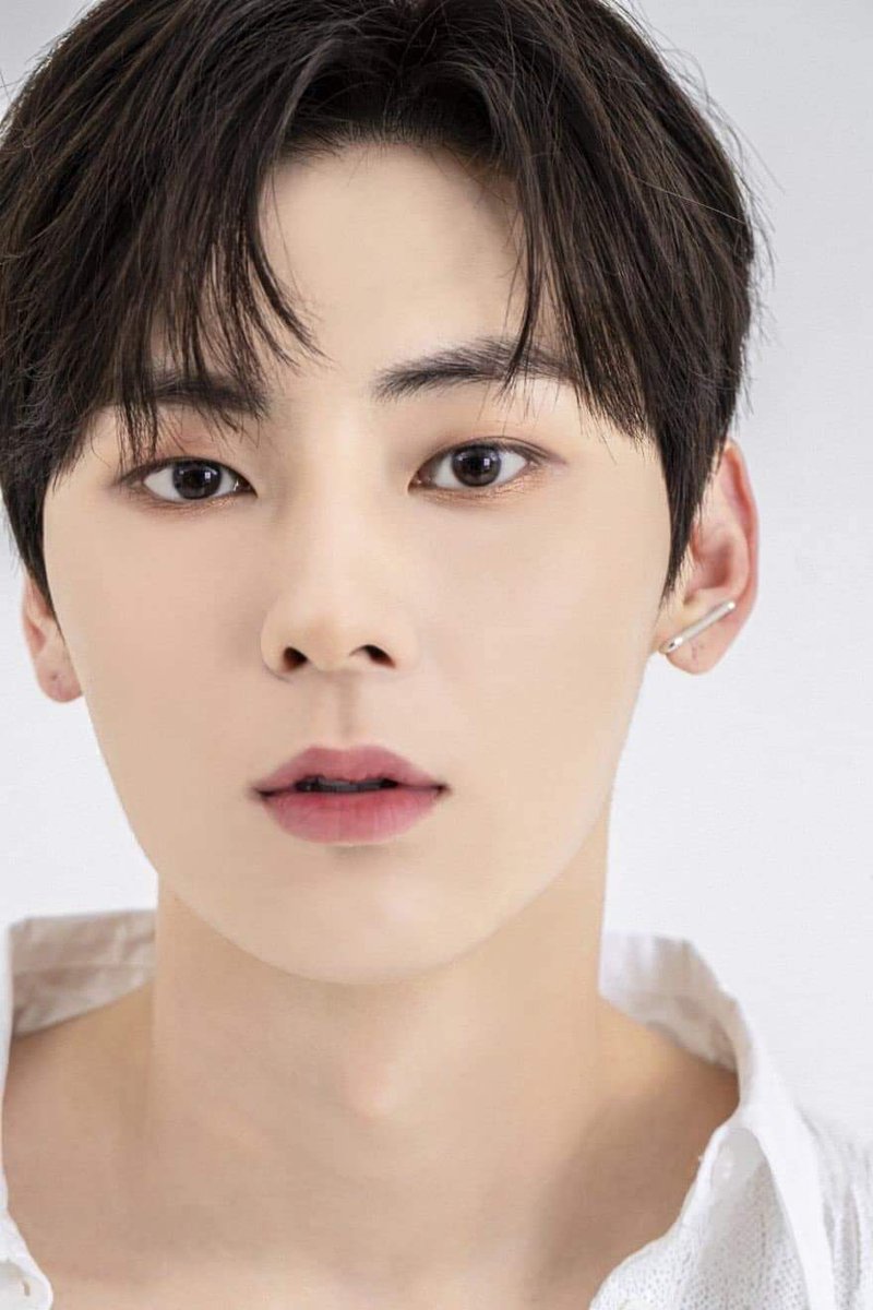 imyourfuckingm1's tweet photo. Chúc mừng sinh nhật Hwang Minhyun
#러브의우주_민현아_생일축하해
Mong rằng Minhyun của ㅣㅇㅅㅌ sẽ luôn vui vẻ và có thật nhiều hạnh phúc trong tuổi 26 này
#눈부신여름에_태어난거_별거아니야
Love youuuu ❤❤❤
#OUR_LOVE_MINHYUN_DAY
Hun hun 😘😘😘 https://t.co/dIg14JTW6U