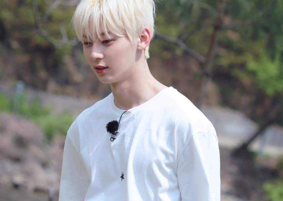 imyourfuckingm1's tweet photo. Chúc mừng sinh nhật Hwang Minhyun
#러브의우주_민현아_생일축하해
Mong rằng Minhyun của ㅣㅇㅅㅌ sẽ luôn vui vẻ và có thật nhiều hạnh phúc trong tuổi 26 này
#눈부신여름에_태어난거_별거아니야
Love youuuu ❤❤❤
#OUR_LOVE_MINHYUN_DAY
Hun hun 😘😘😘 https://t.co/dIg14JTW6U