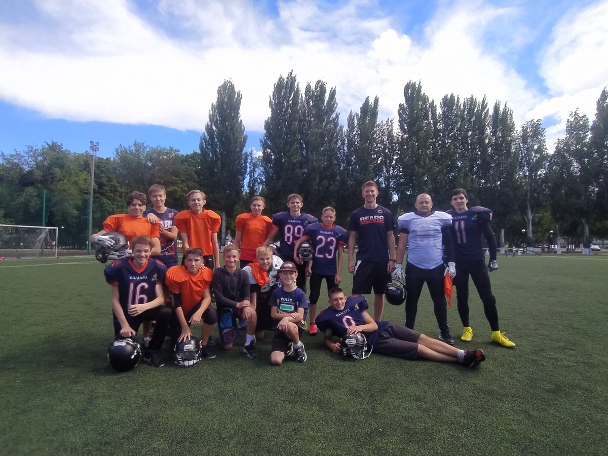 Поздравляем с днём физкультурника! 
Сегодня поучаствовали в городском празднике и младшие даже получили медали!) 
Спасибо <a href="/Depsporta_63/">Департамент физической культуры и спорта г. Самара</a> <a href="/minsport63/">МинСпорт СО</a> 
 <a href="/NTerzimanov/">Наиль Терзиманов</a> <a href="/Parki_Samara/">Парки Самары</a>  <a href="/samara_in/">Администрация Самары</a> <a href="/davydov_coach/">Давыдов Никита</a> за организацию! 
#самара #самарскиеМедведи #самарскийспорт #городкурорт